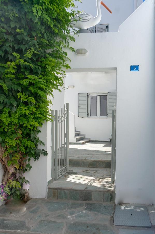 Pelican Paros 外观 照片