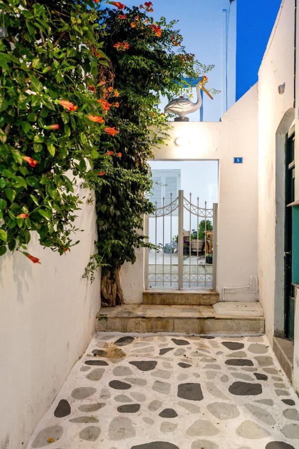 Pelican Paros 外观 照片